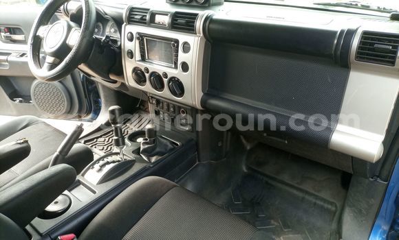 Sayi Na hannu Toyota FJ Cruiser Blue Mota in Douala a Ƙasar Kamaru Sayi Na hannu Toyota FJ Cruiser Blue Mota in Douala a Ƙasar Kamaru