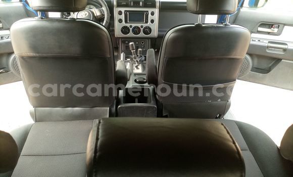Sayi Na hannu Toyota FJ Cruiser Blue Mota in Douala a Ƙasar Kamaru Sayi Na hannu Toyota FJ Cruiser Blue Mota in Douala a Ƙasar Kamaru