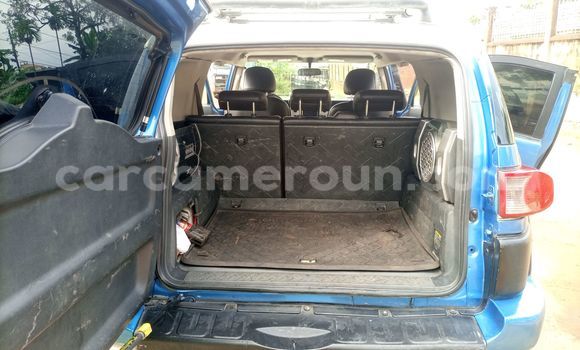 Sayi Na hannu Toyota FJ Cruiser Blue Mota in Douala a Ƙasar Kamaru Sayi Na hannu Toyota FJ Cruiser Blue Mota in Douala a Ƙasar Kamaru