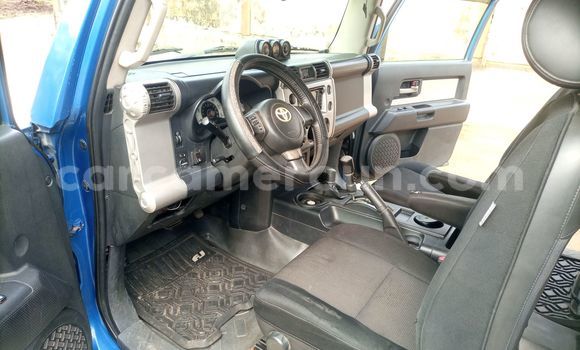 Sayi Na hannu Toyota FJ Cruiser Blue Mota in Douala a Ƙasar Kamaru Sayi Na hannu Toyota FJ Cruiser Blue Mota in Douala a Ƙasar Kamaru