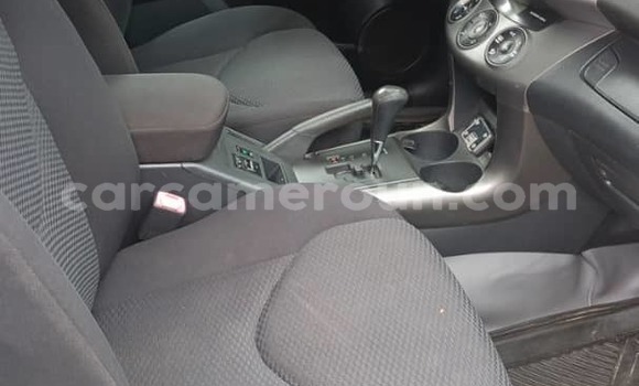 Sayi Sabo Toyota RAV4 Brown Mota in Douala a Ƙasar Kamaru Sayi Sabo Toyota RAV4 Brown Mota in Douala a Ƙasar Kamaru