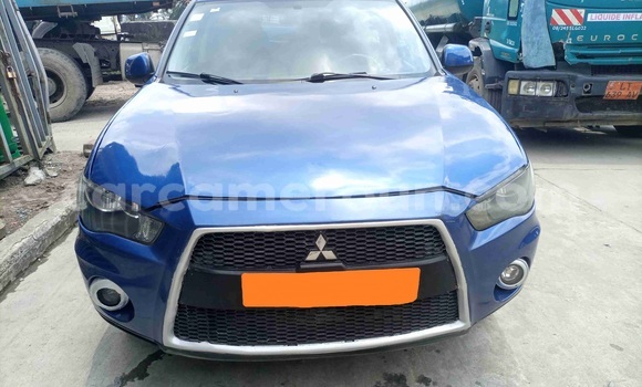 Sayi Na hannu Mitsubishi Outlander Blue Mota in Douala a Ƙasar Kamaru Sayi Na hannu Mitsubishi Outlander Blue Mota in Douala a Ƙasar Kamaru