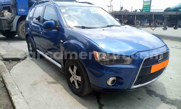 Sayi Na hannu Mitsubishi Outlander Blue Mota in Douala a Ƙasar Kamaru Sayi Na hannu Mitsubishi Outlander Blue Mota in Douala a Ƙasar Kamaru