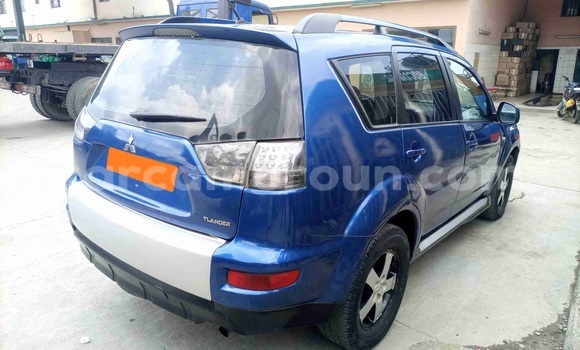 Sayi Na hannu Mitsubishi Outlander Blue Mota in Douala a Ƙasar Kamaru Sayi Na hannu Mitsubishi Outlander Blue Mota in Douala a Ƙasar Kamaru