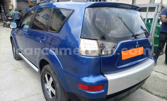 Sayi Na hannu Mitsubishi Outlander Blue Mota in Douala a Ƙasar Kamaru Sayi Na hannu Mitsubishi Outlander Blue Mota in Douala a Ƙasar Kamaru