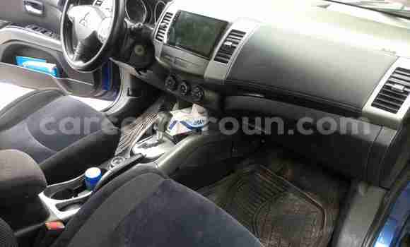 Sayi Na hannu Mitsubishi Outlander Blue Mota in Douala a Ƙasar Kamaru Sayi Na hannu Mitsubishi Outlander Blue Mota in Douala a Ƙasar Kamaru