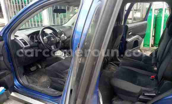 Sayi Na hannu Mitsubishi Outlander Blue Mota in Douala a Ƙasar Kamaru Sayi Na hannu Mitsubishi Outlander Blue Mota in Douala a Ƙasar Kamaru