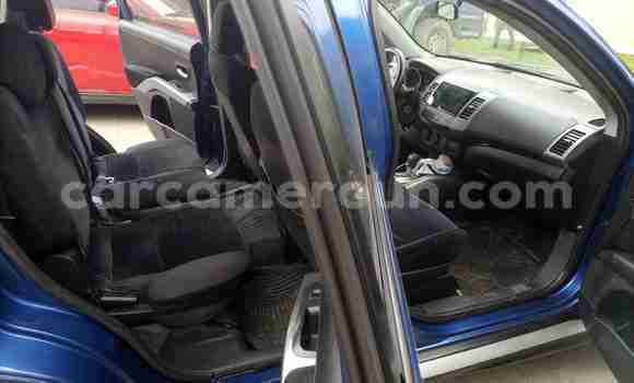 Sayi Na hannu Mitsubishi Outlander Blue Mota in Douala a Ƙasar Kamaru Sayi Na hannu Mitsubishi Outlander Blue Mota in Douala a Ƙasar Kamaru