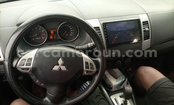 Sayi Na hannu Mitsubishi Outlander Blue Mota in Douala a Ƙasar Kamaru Sayi Na hannu Mitsubishi Outlander Blue Mota in Douala a Ƙasar Kamaru