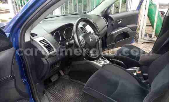 Sayi Na hannu Mitsubishi Outlander Blue Mota in Douala a Ƙasar Kamaru Sayi Na hannu Mitsubishi Outlander Blue Mota in Douala a Ƙasar Kamaru