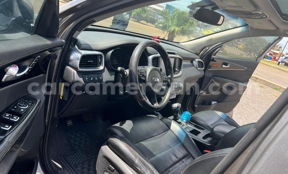 Sayi Na hannu Kia Sorento Azurfa Mota in Douala a Ƙasar Kamaru Sayi Na hannu Kia Sorento Azurfa Mota in Douala a Ƙasar Kamaru