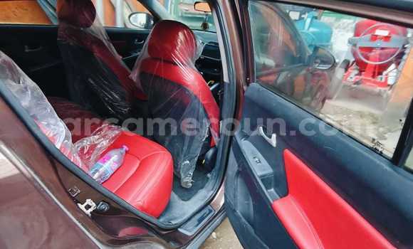 Sayi Na hannu Kia Sportage Brown Mota in Douala a Ƙasar Kamaru Sayi Na hannu Kia Sportage Brown Mota in Douala a Ƙasar Kamaru