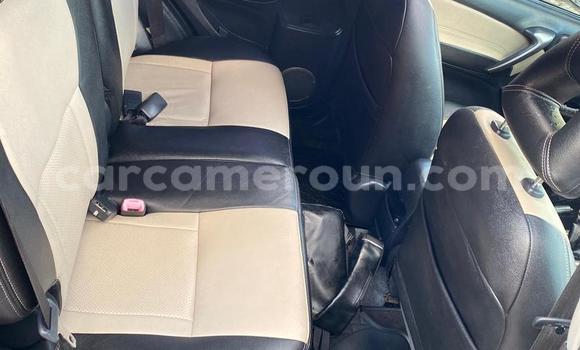 Sayi Na hannu Toyota RAV4 Black Mota in Douala a Ƙasar Kamaru Sayi Na hannu Toyota RAV4 Black Mota in Douala a Ƙasar Kamaru