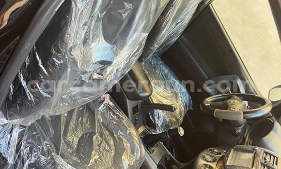 Sayi Na hannu Toyota RAV4 Black Mota in Douala a Ƙasar Kamaru Sayi Na hannu Toyota RAV4 Black Mota in Douala a Ƙasar Kamaru