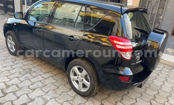Sayi Na hannu Toyota RAV4 Black Mota in Douala a Ƙasar Kamaru Sayi Na hannu Toyota RAV4 Black Mota in Douala a Ƙasar Kamaru