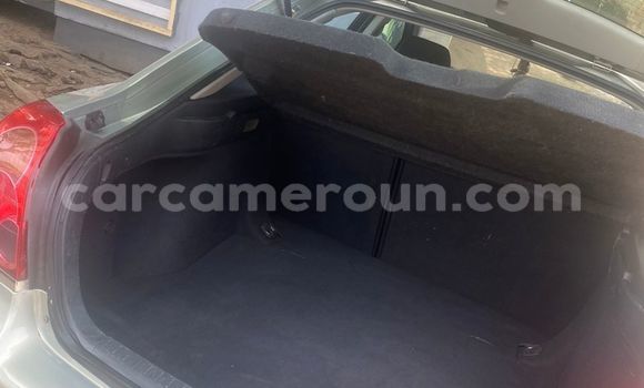 Sayi Na hannu Toyota Avensis Sauran Mota in Douala a Ƙasar Kamaru Sayi Na hannu Toyota Avensis Sauran Mota in Douala a Ƙasar Kamaru