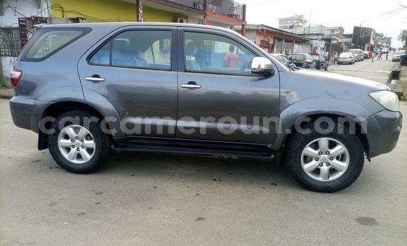 Sayi Na hannu Toyota Fortuner Azurfa Mota in Douala a Ƙasar Kamaru Sayi Na hannu Toyota Fortuner Azurfa Mota in Douala a Ƙasar Kamaru