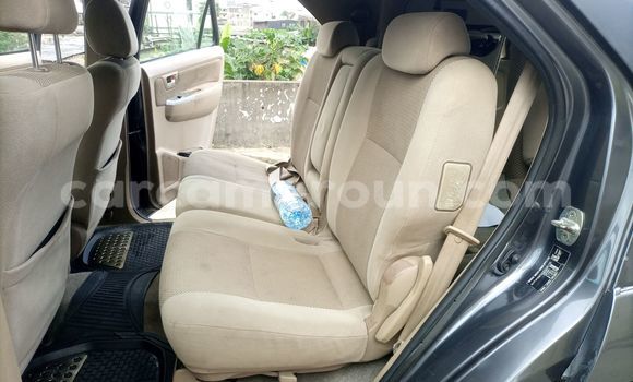 Sayi Na hannu Toyota Fortuner Azurfa Mota in Douala a Ƙasar Kamaru Sayi Na hannu Toyota Fortuner Azurfa Mota in Douala a Ƙasar Kamaru