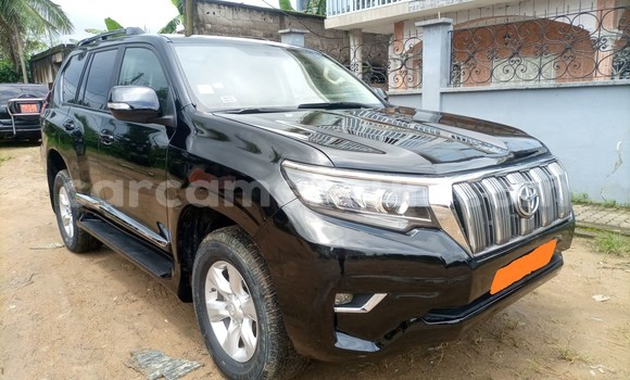 Sayi Na hannu Toyota Land Cruiser Prado Black Mota in Douala a Ƙasar Kamaru Sayi Na hannu Toyota Land Cruiser Prado Black Mota in Douala a Ƙasar Kamaru