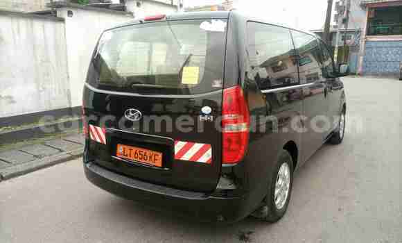 Sayi Na hannu Hyundai H1 Black Mota in Douala a Ƙasar Kamaru Sayi Na hannu Hyundai H1 Black Mota in Douala a Ƙasar Kamaru
