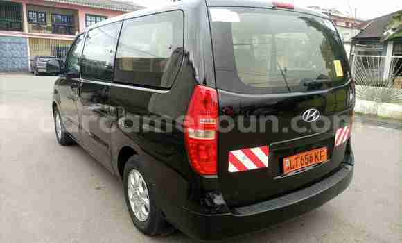 Sayi Na hannu Hyundai H1 Black Mota in Douala a Ƙasar Kamaru Sayi Na hannu Hyundai H1 Black Mota in Douala a Ƙasar Kamaru