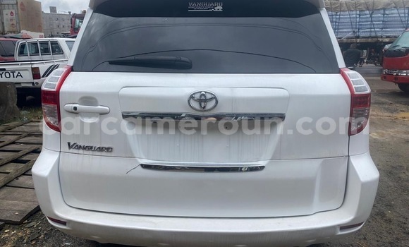 Sayi Sabo Toyota Vanguard White Mota in Douala a Ƙasar Kamaru Sayi Sabo Toyota Vanguard White Mota in Douala a Ƙasar Kamaru