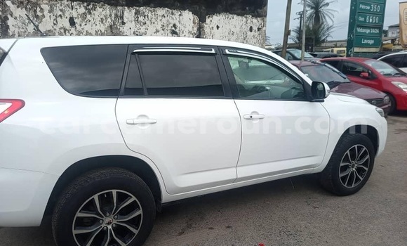 Sayi Sabo Toyota Vanguard White Mota in Douala a Ƙasar Kamaru Sayi Sabo Toyota Vanguard White Mota in Douala a Ƙasar Kamaru