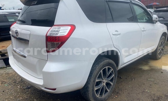 Sayi Sabo Toyota Vanguard White Mota in Douala a Ƙasar Kamaru Sayi Sabo Toyota Vanguard White Mota in Douala a Ƙasar Kamaru