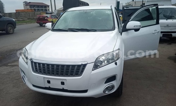 Sayi Sabo Toyota Vanguard White Mota in Douala a Ƙasar Kamaru Sayi Sabo Toyota Vanguard White Mota in Douala a Ƙasar Kamaru