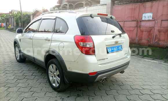 Sayi Na hannu Chevrolet Captiva White Mota in Douala a Ƙasar Kamaru Sayi Na hannu Chevrolet Captiva White Mota in Douala a Ƙasar Kamaru