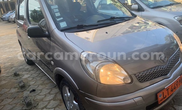 Sayi Na hannu Toyota Yaris Verso Sauran Mota in Douala a Ƙasar Kamaru