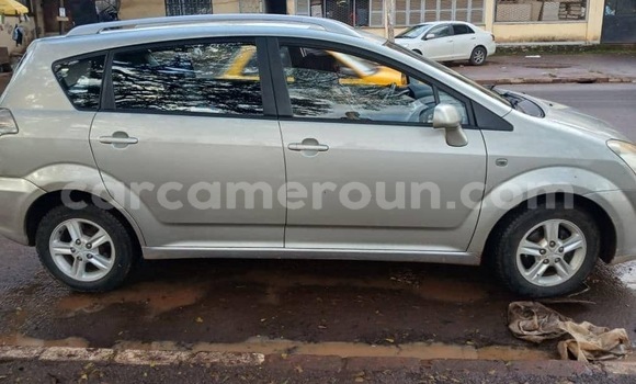 Acheter Neuf Voiture Toyota Corolla Verso Gris à Yaoundé, Central Cameroon Acheter Neuf Voiture Toyota Corolla Verso Gris à Yaoundé, Central Cameroon