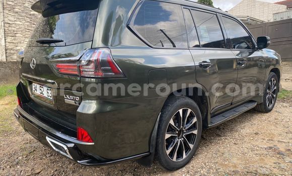 Sayi Sabo Lexus LX 570 Green Mota in Douala a Ƙasar Kamaru Sayi Sabo Lexus LX 570 Green Mota in Douala a Ƙasar Kamaru