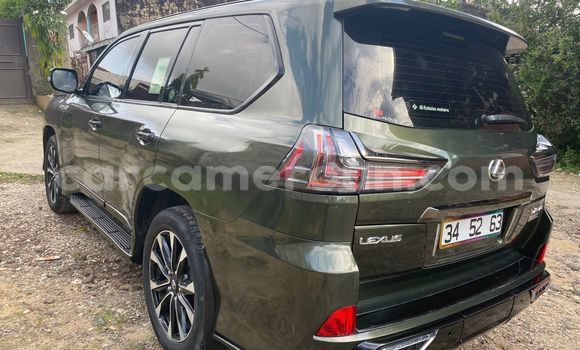 Sayi Sabo Lexus LX 570 Green Mota in Douala a Ƙasar Kamaru Sayi Sabo Lexus LX 570 Green Mota in Douala a Ƙasar Kamaru