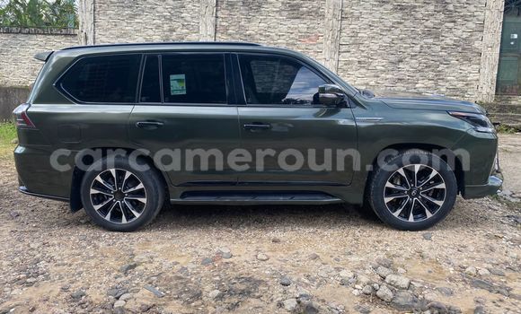 Sayi Sabo Lexus LX 570 Green Mota in Douala a Ƙasar Kamaru Sayi Sabo Lexus LX 570 Green Mota in Douala a Ƙasar Kamaru