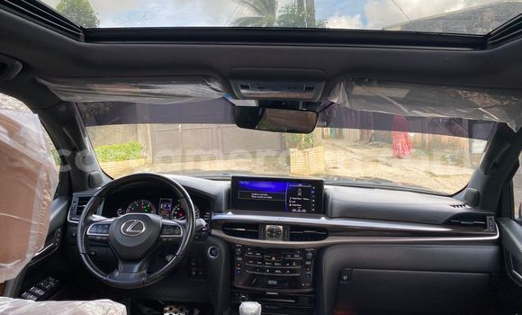 Sayi Sabo Lexus LX 570 Green Mota in Douala a Ƙasar Kamaru Sayi Sabo Lexus LX 570 Green Mota in Douala a Ƙasar Kamaru