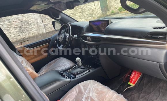 Sayi Sabo Lexus LX 570 Green Mota in Douala a Ƙasar Kamaru Sayi Sabo Lexus LX 570 Green Mota in Douala a Ƙasar Kamaru