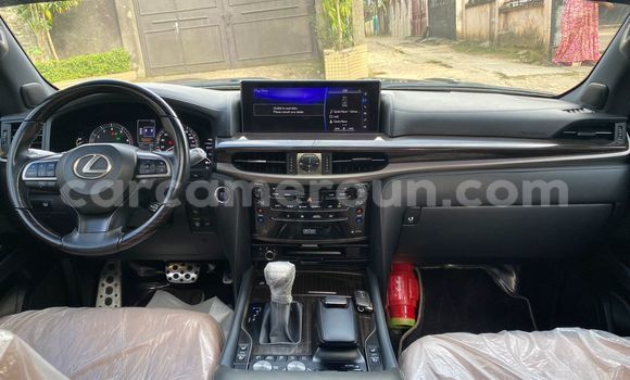 Sayi Sabo Lexus LX 570 Green Mota in Douala a Ƙasar Kamaru Sayi Sabo Lexus LX 570 Green Mota in Douala a Ƙasar Kamaru