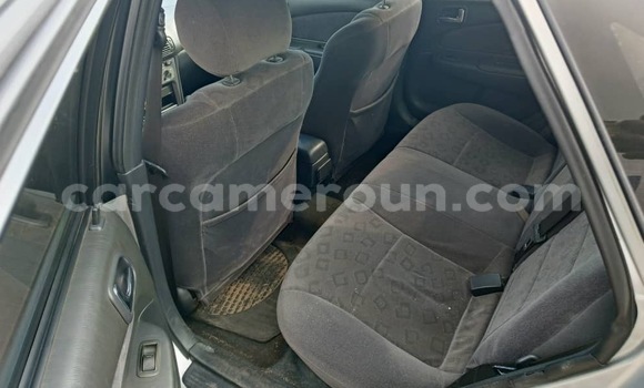 Sayi Sabo Toyota Corolla Azurfa Mota in Douala a Ƙasar Kamaru Sayi Sabo Toyota Corolla Azurfa Mota in Douala a Ƙasar Kamaru