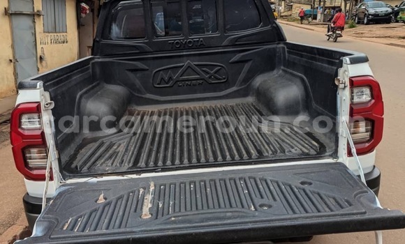 Acheter Occasion Voiture Toyota Pickup Blanc à Yaoundé, Central Cameroon Acheter Occasion Voiture Toyota Pickup Blanc à Yaoundé, Central Cameroon
