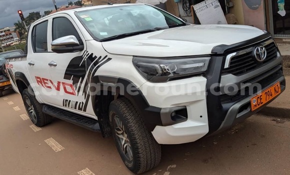 Acheter Occasion Voiture Toyota Pickup Blanc à Yaoundé, Central Cameroon Acheter Occasion Voiture Toyota Pickup Blanc à Yaoundé, Central Cameroon