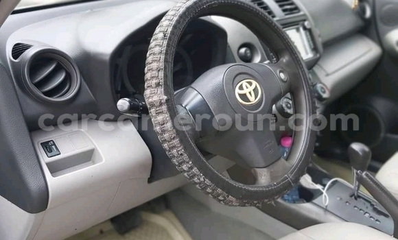 Acheter Occasion Voiture Toyota RAV4 Gris à Douala, Littoral Cameroon Acheter Occasion Voiture Toyota RAV4 Gris à Douala, Littoral Cameroon