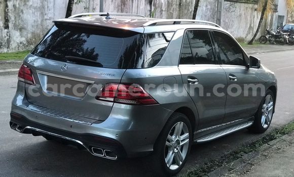 Sayi Na hannu Mercedes‒Benz GLE Azurfa Mota in Douala a Ƙasar Kamaru Sayi Na hannu Mercedes‒Benz GLE Azurfa Mota in Douala a Ƙasar Kamaru