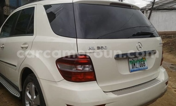 Acheter Import Voiture Mercedes‒Benz ML–Class Blanc à Douala, Littoral Cameroon Acheter Import Voiture Mercedes‒Benz ML–Class Blanc à Douala, Littoral Cameroon