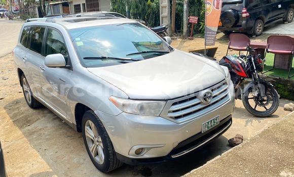 Sayi Imported Toyota Highlander M Mota in Douala a Ƙasar Kamaru
