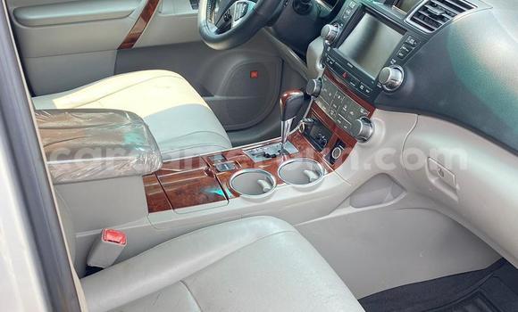 Sayi Imported Toyota Highlander M Mota in Douala a Ƙasar Kamaru Sayi Imported Toyota Highlander M Mota in Douala a Ƙasar Kamaru