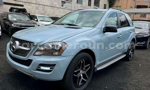 Sayi Imported Mercedes‒Benz ML–Class Blue Mota in Douala a Ƙasar Kamaru
