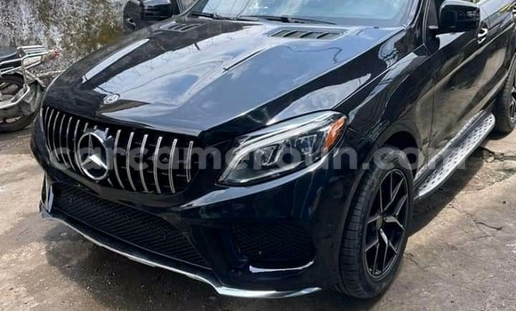 Sayi Na hannu Mercedes‒Benz GLE Black Mota in Douala a Ƙasar Kamaru