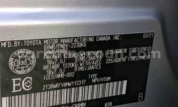 Sayi Imported Toyota RAV4 Azurfa Mota in Douala a Ƙasar Kamaru Sayi Imported Toyota RAV4 Azurfa Mota in Douala a Ƙasar Kamaru