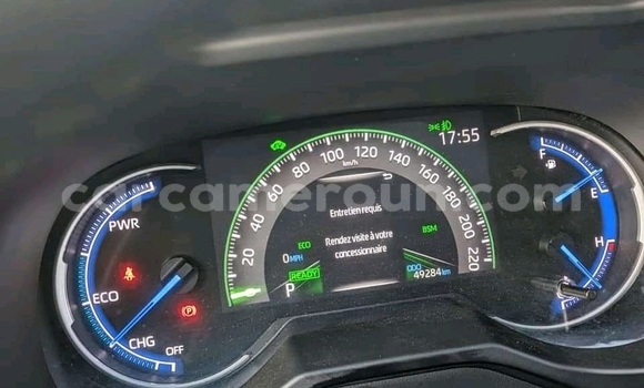 Sayi Imported Toyota RAV4 Azurfa Mota in Douala a Ƙasar Kamaru Sayi Imported Toyota RAV4 Azurfa Mota in Douala a Ƙasar Kamaru